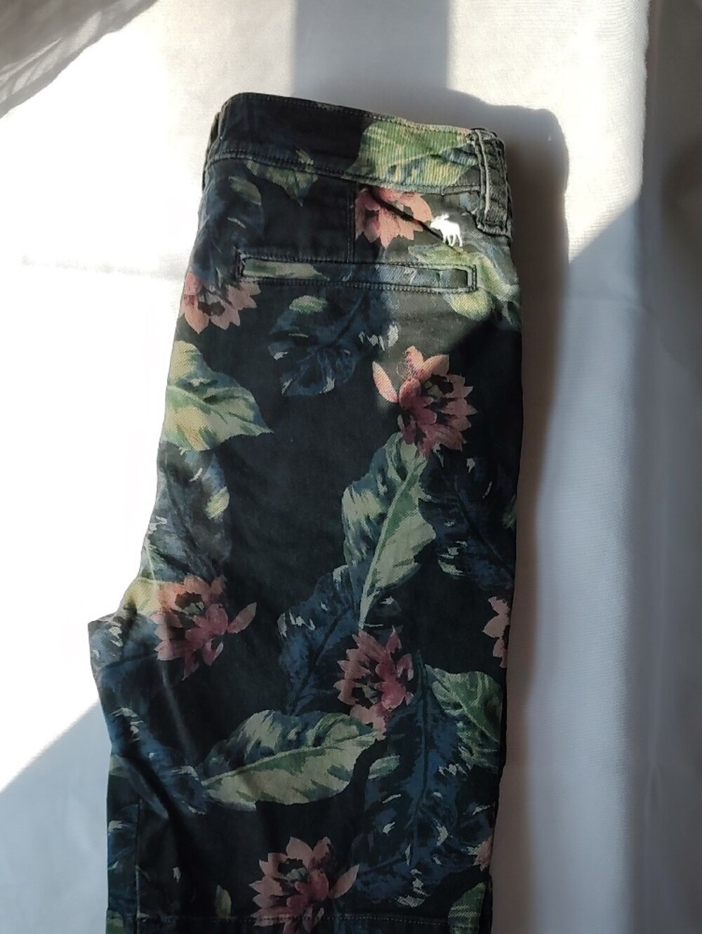 Abercrombie & Fitch Green Floral Boy's Flat Front Shorts - Picture 4 of 4